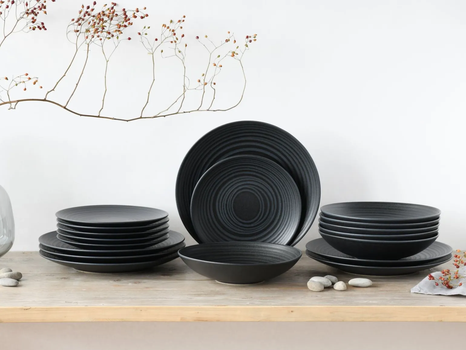 Lava Stone - Tellerset 18-tlg - Schwarz